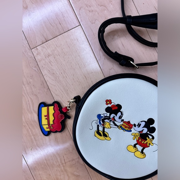 NEW Loungefly Disney Mickey Mouse & Minnie Mouse
Cake Crossbody Bag - Picture 10 of 12